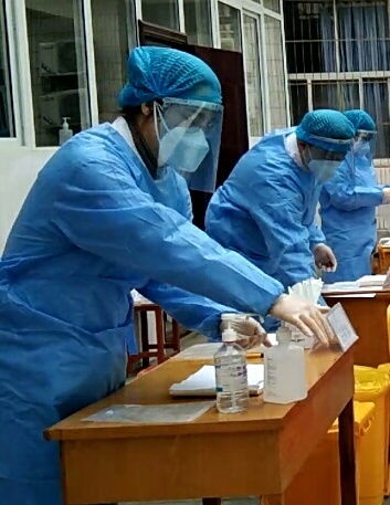 我院開展新冠核酸檢測(cè)演練 強(qiáng)化醫(yī)護(hù)人員防護(hù)用品規(guī)范使用