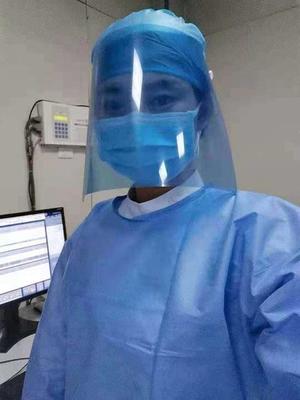 防護(hù)裝備告急，四川省人民醫(yī)院醫(yī)護(hù)人員自制防護(hù)用具應(yīng)對(duì)危機(jī)